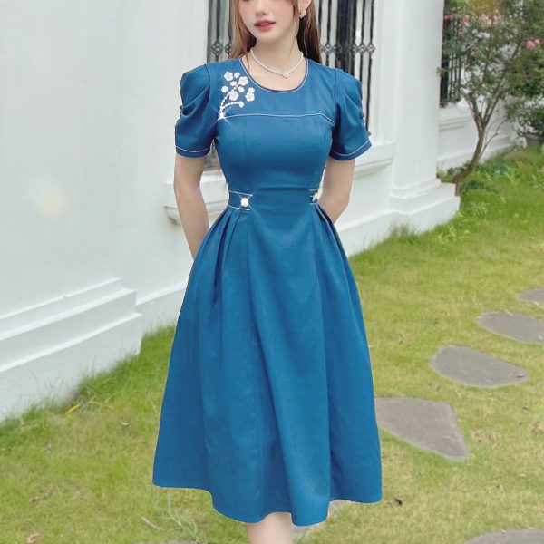 Những mẫu váy dạ hội xẻ tà mới nhất trong năm 2023 của Quỳnh Anh Luxury